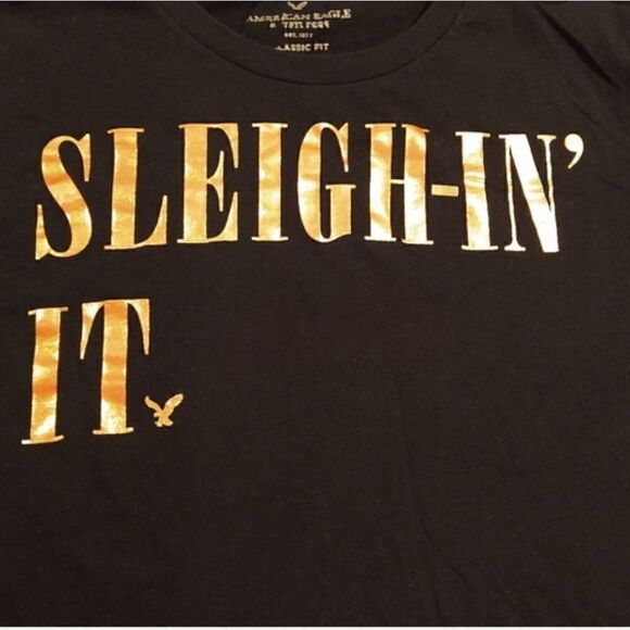 AMERICAN Eagle Black Sleigh-in It Graphic Tee Size Medium - Picture 1 of 5